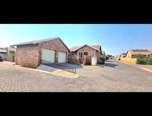 2 BEDROOM TOWNHOUSE FOR SALE IN ELDORAIGNE